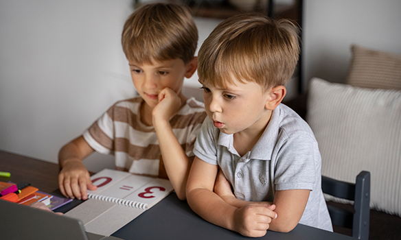 Pure Phonics vs Memorisation: How Children Learn to Read Independently